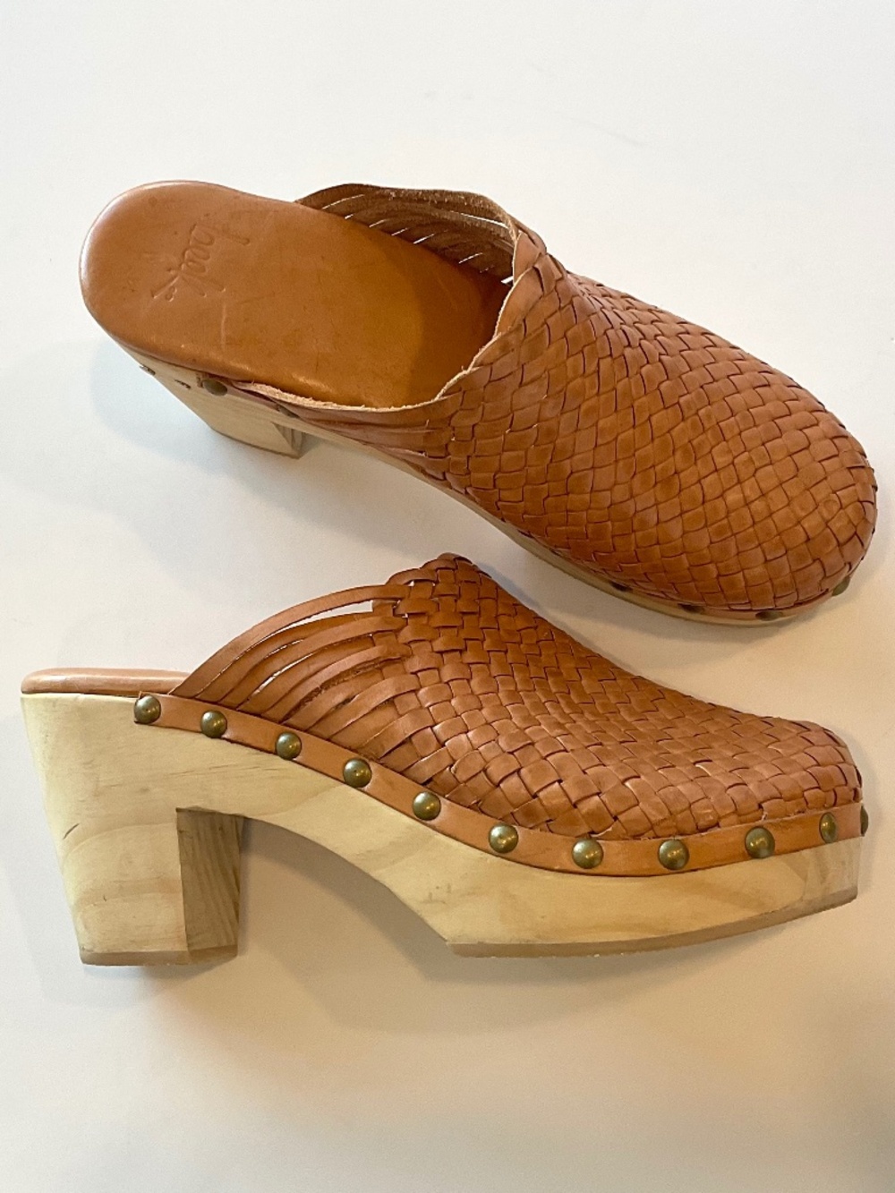 BEEK Woodhen Clog Tan Size 10